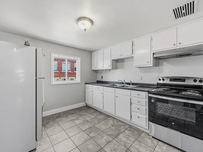 2 bed, 1.0 bath, 928 sqft, $1,450 — Photo 13