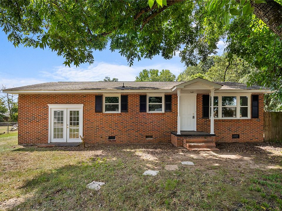 1st image of 126 Pickens Cir