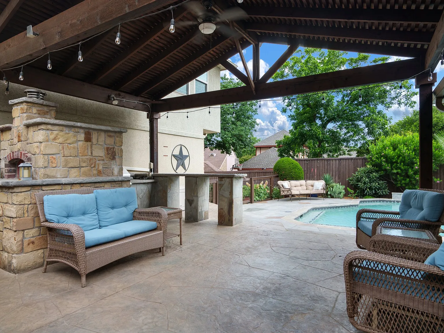 5 bed, 3359 sqft, $6,200 — Photo 4