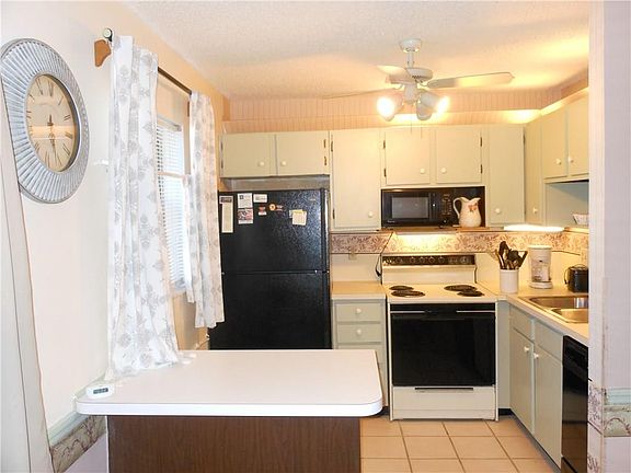 4th image of 62 Woodland Dr