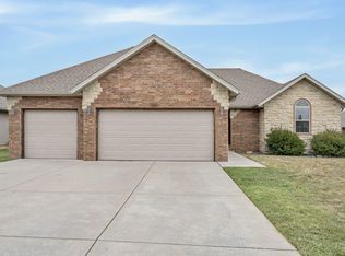 879 E Baracuda Drive, Nixa, MO 65714