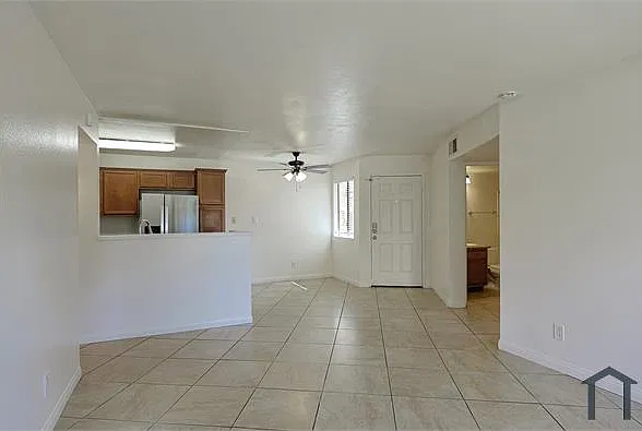 3 bed, 1069 sqft, $2,995 — Photo 3