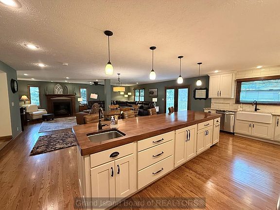 4th image of 3019 Sothman Dr