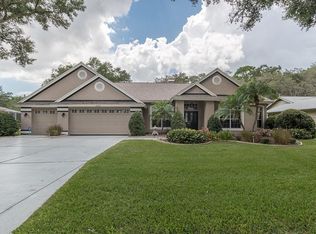 2909 Clubhouse Dr, Plant City, FL 33566