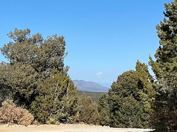 11 Pine Top Ct, Tijeras, NM 87059