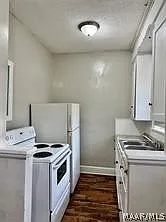 2 bed, 1.0 bath, 750 sqft, $750 — Photo 3