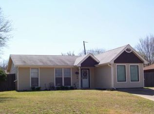 3800 Springtime Ct, Arlington, TX 76017