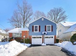 914 Summit Ave, River Edge, NJ 07661