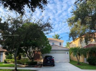 3652 Falcon Ridge Cir, Weston, FL 33331