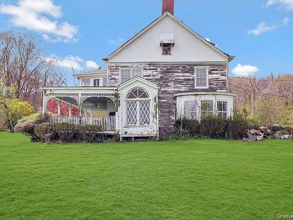 5th image of 1008 W Shore Road