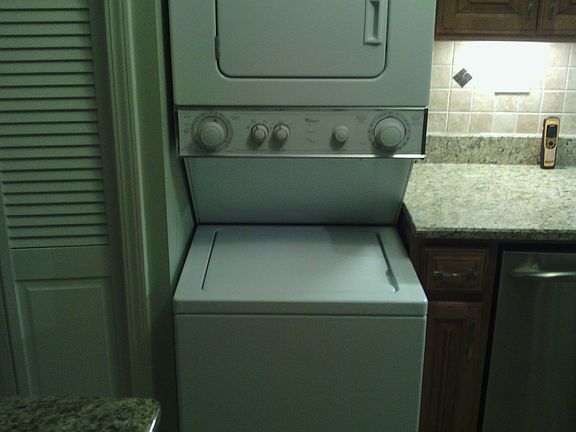 4th image of 921 N Lasalle St APT 5