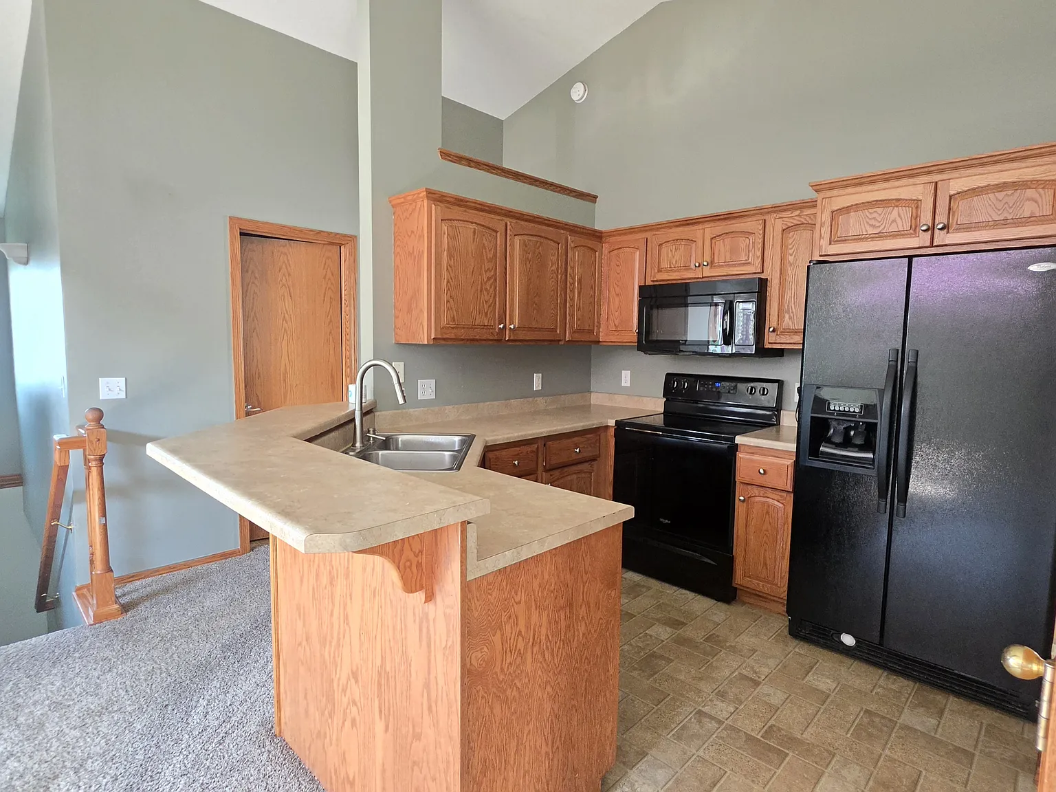 3 bed, 1599 sqft, $2,200 — Photo 4