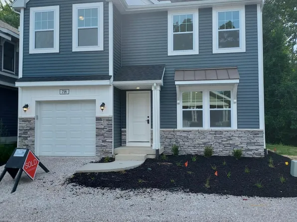 718 Woodland Circle Dr, South Haven, MI 49090