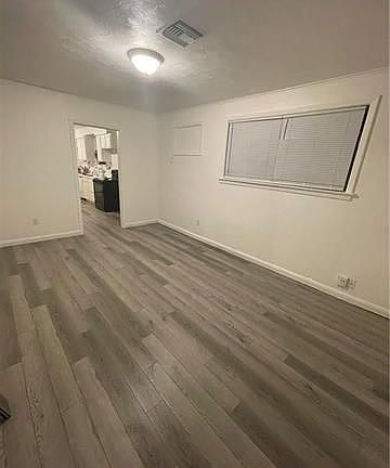 3rd image of 501 Carnation Ave