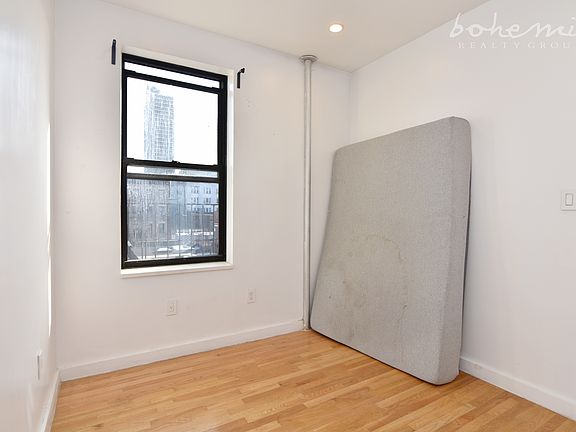 5th image of 570 W 182nd St APT 4E