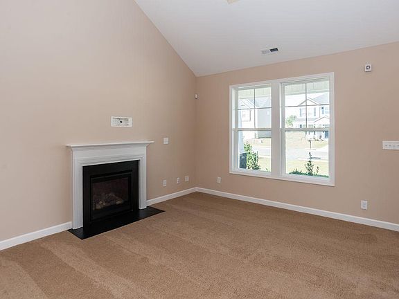 004 Family Room  Compressed