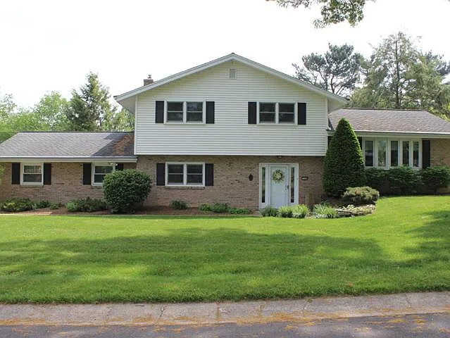 1149 Devonshire Rd photo 1