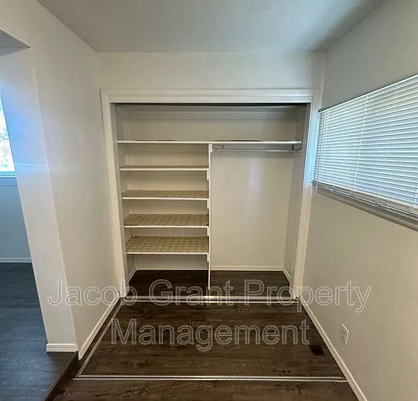 520 N Water Ave #2 — Photo 4