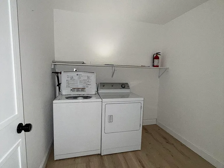 105 Amberly Dr #D — Photo 12