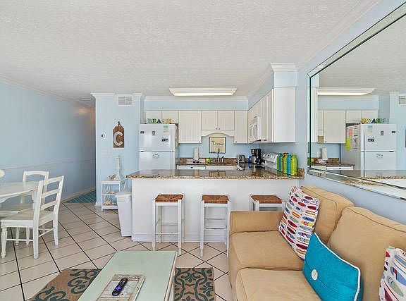 LeewardLivingAreaView5