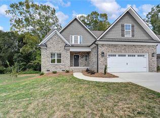 194 Pipers Rdg W, Winston Salem, NC 27127