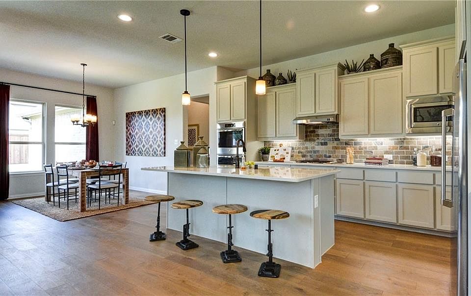 1st image of 3026 Charles Dr