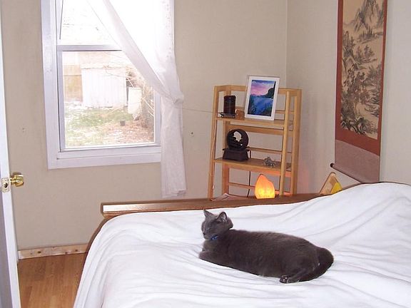 Room 2 fits Queen, Overlooks Garden