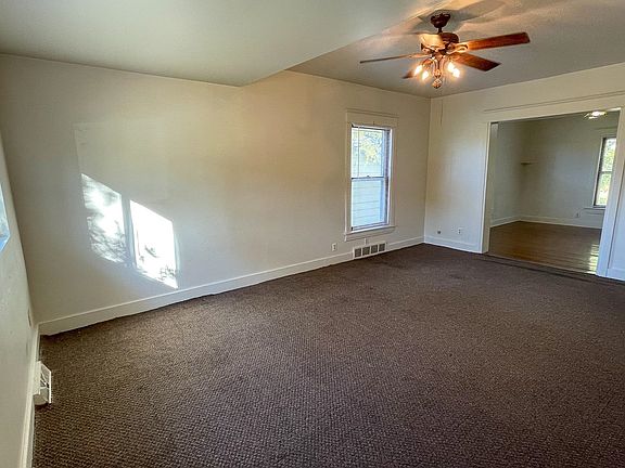 3rd image of 821 Blackhawk Blvd