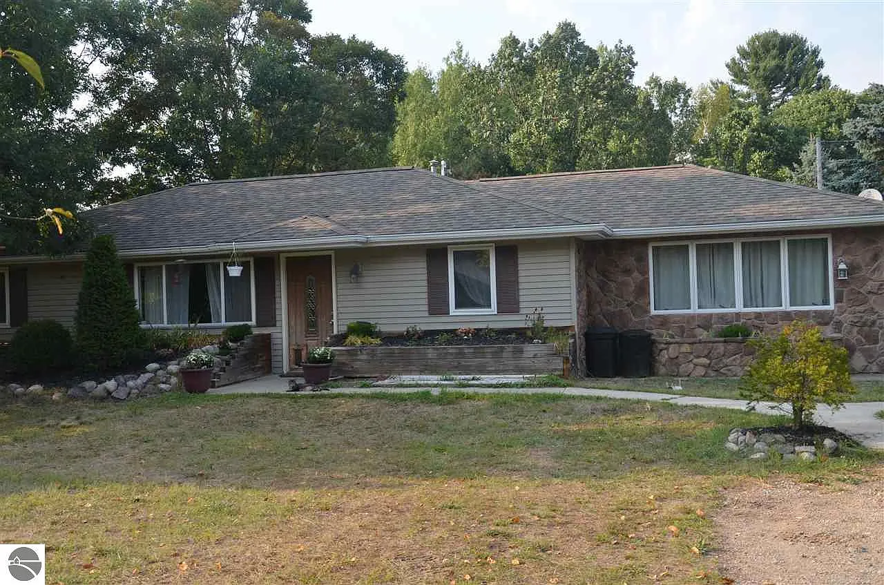 10193 E River Rd photo 1