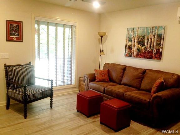 3rd image of 907 15th Ave APT 11