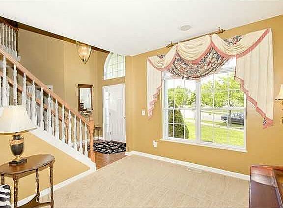 3rd image of 174 Oakwood Ct