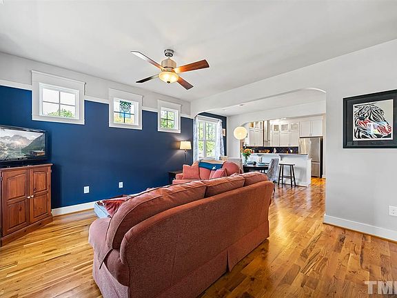 3rd image of 114 W Piedmont Ave