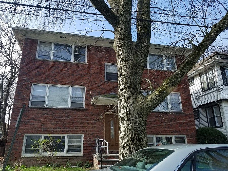 1st image of 9 Bachman Pl