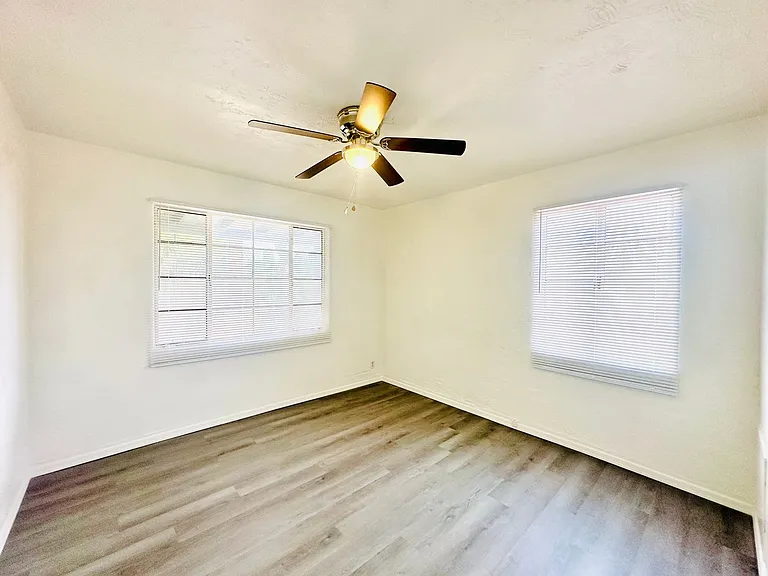 1 Bedroom Cottage Style Homes! — Photo 13