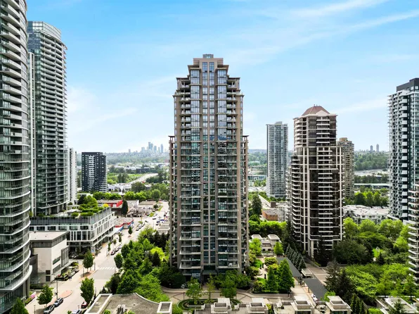 2077 Rosser Ave #807, Burnaby, BC V5C 0G6