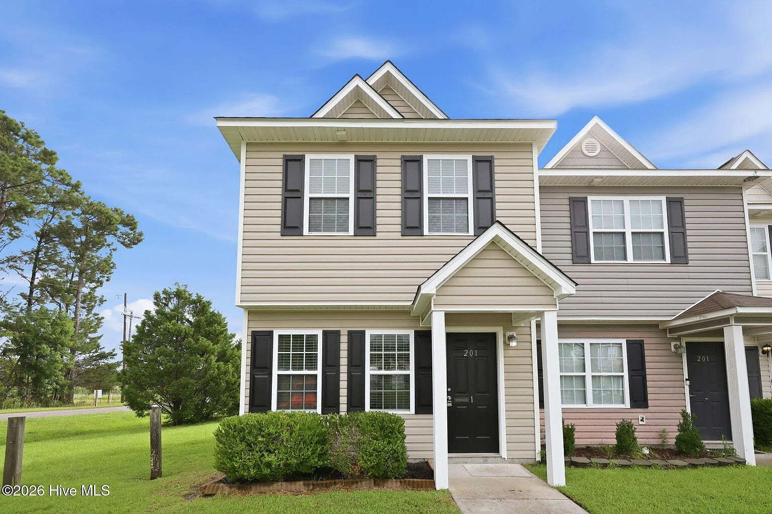 2 bed, 2.5 bath, 1307 sqft, $1,375 — Photo 1