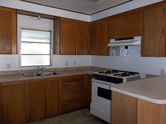 5th image of 44345 Hillcrest Ln