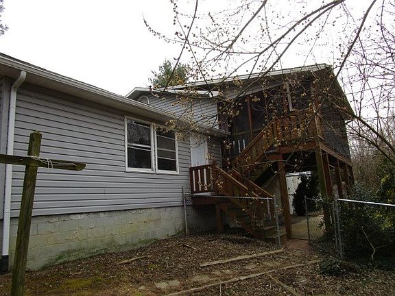 3rd image of 541 Presidential Cir