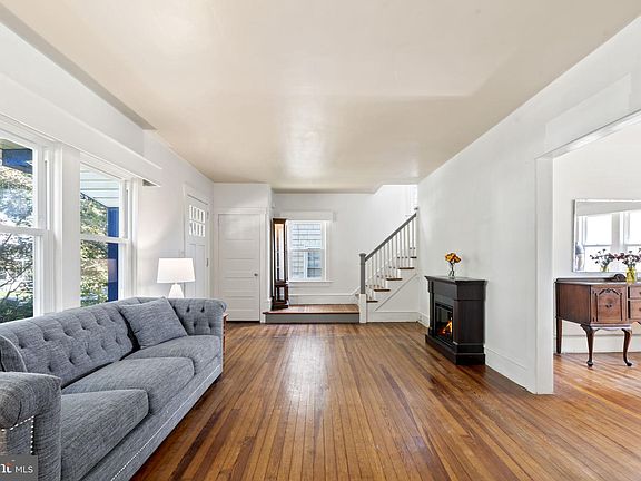 5th image of 238 S Warner St