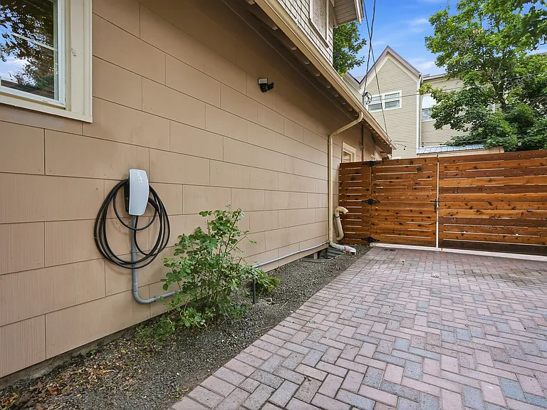 1303 S Ash St — Photo 33