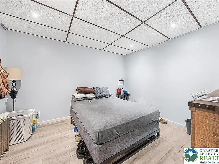 5 bed, 1550 sqft, $650 — Photo 2