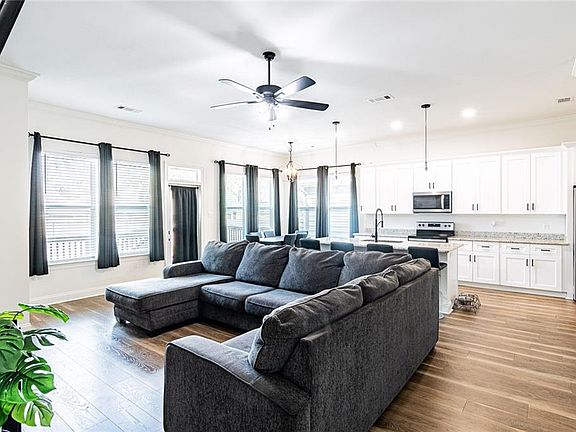 3rd image of 57361 Maple Ave