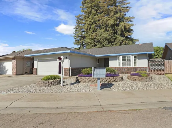 19 N Pinewood Ct, Lodi, CA 95242