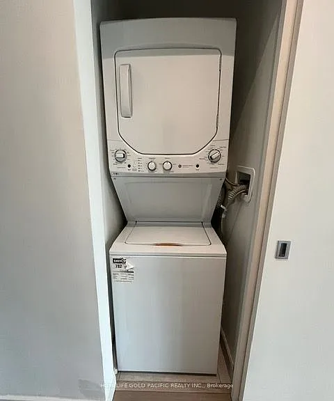 25 Richmond St E #611 — Photo 15