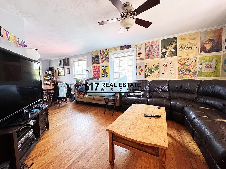 34 Brentwood St — Photo 3