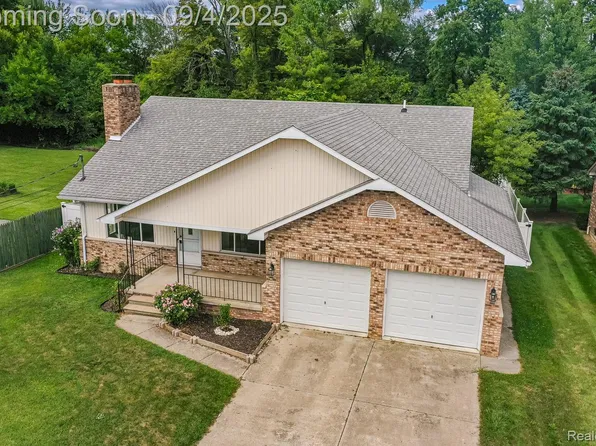 2595 Elmcrest Rd, Sterling Heights, MI 48310