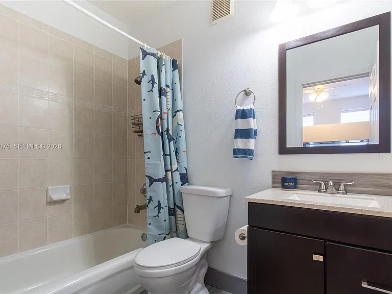 5580 NW 107th Ave — Photo 4