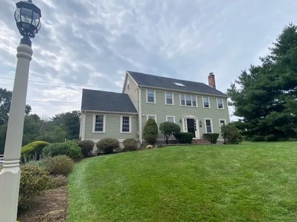 34 Rhodes St, Plainville, MA 02762