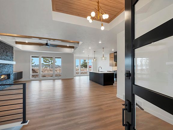 3rd image of 3785 Beachmont Rd