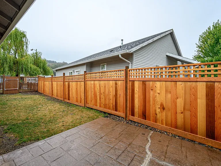 357 NE Faulconer Ct — Photo 22